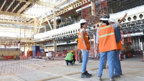 VIDEO | Sáenz recorrió la ampliación del aeropuerto de Salta que tiene un 50 por ciento de avance