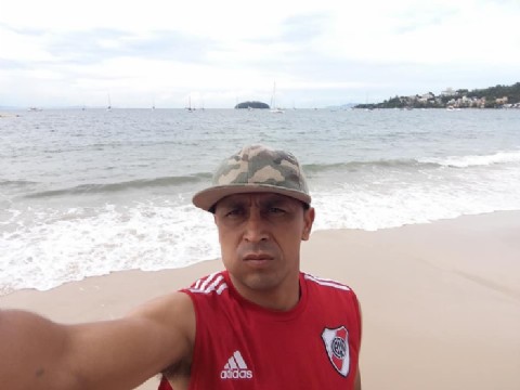 Borracho y violento: dirigente gremial de remiseros mostró una faca mientras lanzaba insultos