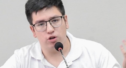 Vuelve el gordito lechoso: tras perder su banca por "extorsión sexual", el libertario Pablo López asume nuevamente