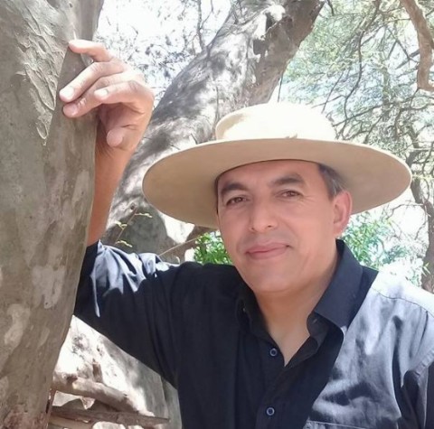 Un artista salteño busca ser concejal: Quiere donar todo su sueldo para un refugio