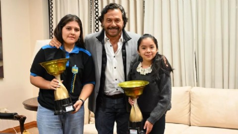 Sáenz recibió a jóvenes ajedrecistas salteñas con trayectoria nacional e internacional en niveles de elite