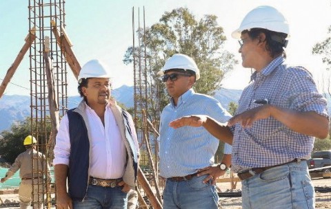 El gobernador Sáenz supervisó dos importantes obras en Cafayate