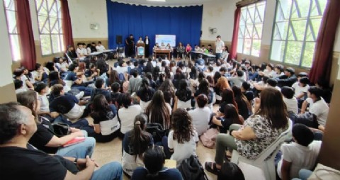 Casi 200 estudiantes participaron del Proyecto Debate Joven en más de 20 colegios
