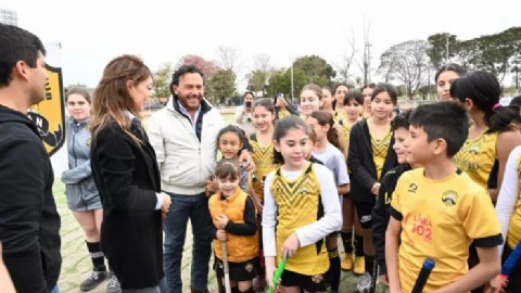 VIDEO | El gobernador inauguró una cancha de hockey en Orán