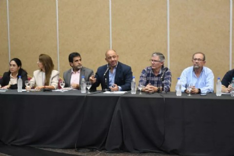 El Gobierno provincial inició el análisis del presupuesto 2026 con diputados