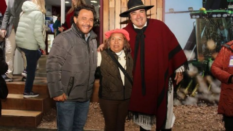 Con la presencia del gobernador Sáenz, se premió la excelencia artesanal salteña en la Expo Rural de Palermo