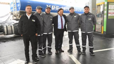 Sáenz y el CEO de YPF inauguraron en Salta la primera RefiPlus del país