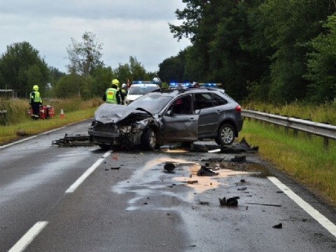 Fatal siniestro tras una picada: volcó un auto y murió un joven