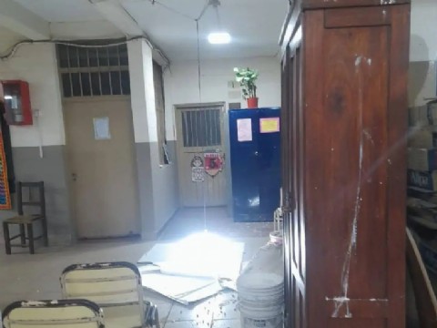 Se desplomó parte del techo en una escuela de Salta y crece el reclamo de padres por el estado edilicio