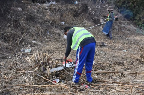 Amplio operativo de retiro de microbasurales en la Circunvalación Este