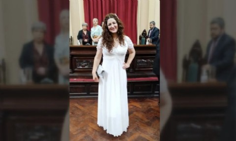 Galleguillos fue a jurar vestida de novia y le sacaron el prontuario a relucir