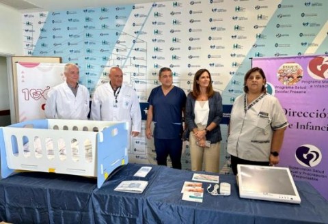 VIDEO | El ministro Mangione entregó un monitor de función cerebral y cunas en el Materno Infantil