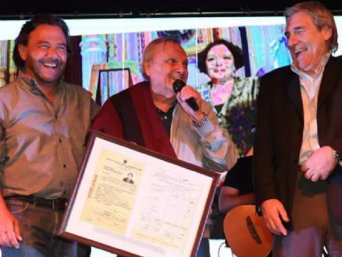 VIDEO | “Los homenajes siempre deben hacerse en vida”, dijo Sáenz en el tributo a la trayectoria de Roberto Ternán