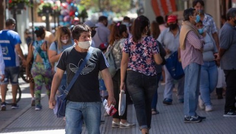 Los contactos estrechos asintomáticos y con 3 dosis ya no deben aislarse en la provincia