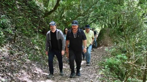 Sáenz y el embajador de Francia recordaron a las turistas francesas y a todas las víctimas de violencia de género