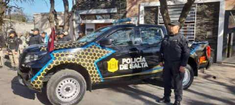 La Provincia entregó un nuevo móvil para fortalecer el servicio policial en Metán