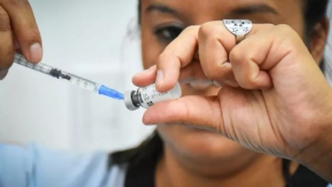 Desde el miércoles estarán disponibles las vacunas contra el dengue en zonas priorizadas