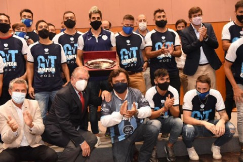 El gobernador entregó un reconocimiento a Gimnasia y Tiro por su ascenso al Federal A