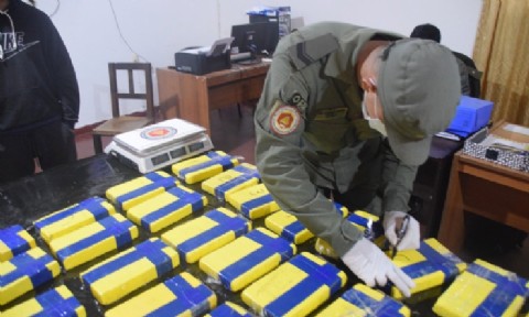 En la provincia incautaron más de 31 kilos de cocaína ocultos en un cargamento de berenjenas