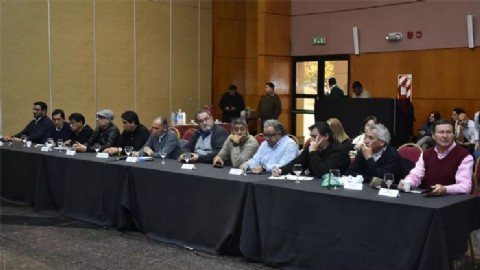 La Provincia presentó a gremios estatales la propuesta salarial para el segundo semestre