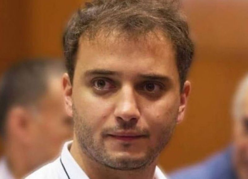 ¡Santa macana! el "Robin" de Nacho Jarsún a un paso de ser echado de la Cámara de Diputados