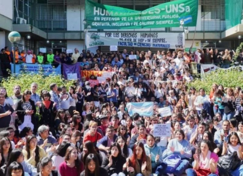 Abrazo simbólico a la UNSa: "El dinero de abril se acabó"