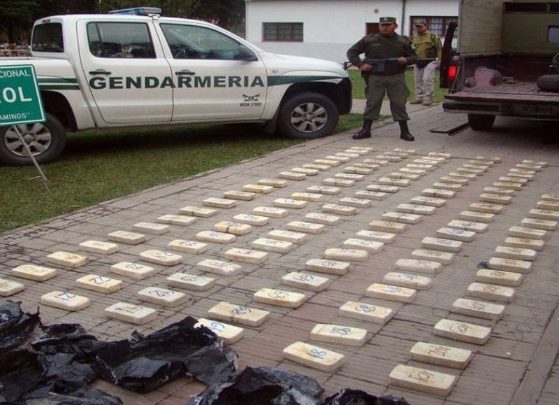 Detienen a un hombre cuando viajaba con más de 9 kilos de cocaína en su auto junto a su esposa embarazada