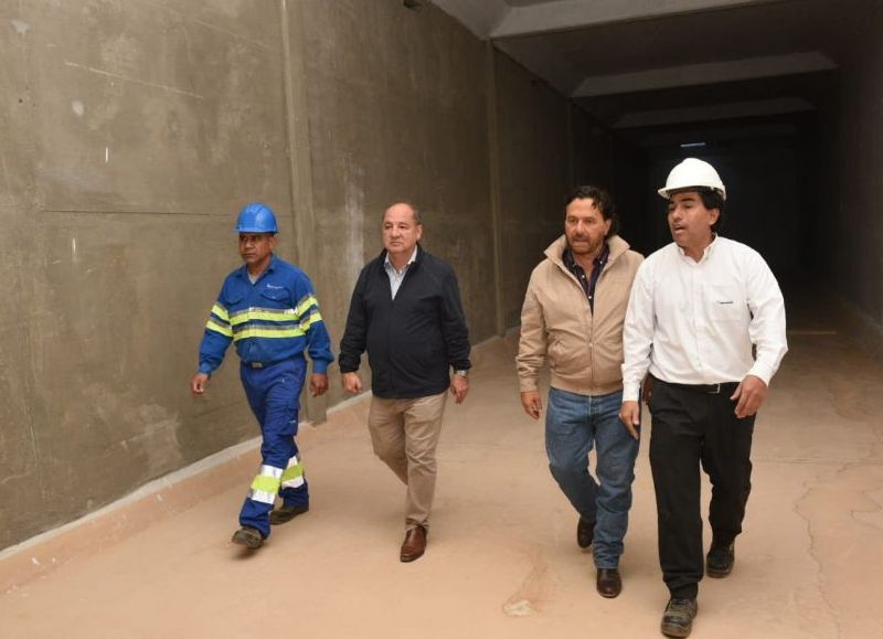 Sáenz supervisó la etapa final de la nueva cisterna de Villa Güemes en Tartagal