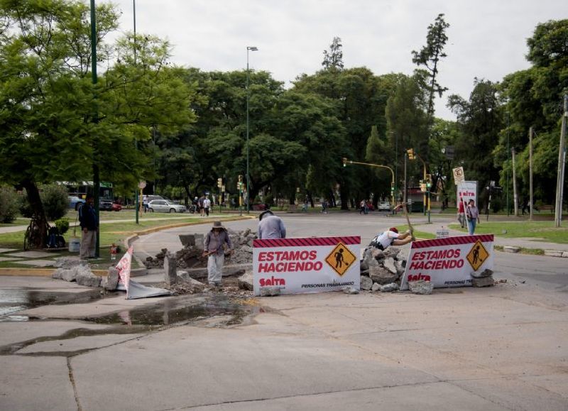 Se realizan arreglos de calzada en avenida Yrigoyen y San Martín