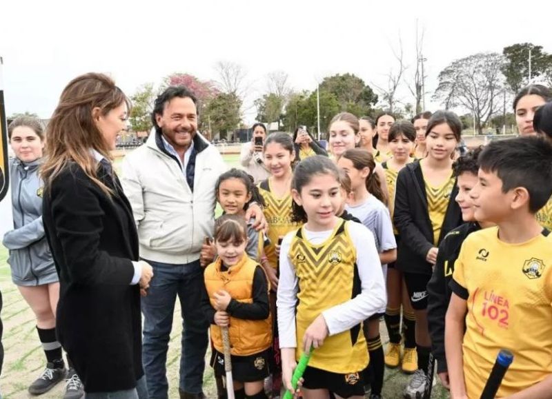 VIDEO | El gobernador inauguró una cancha de hockey en Orán