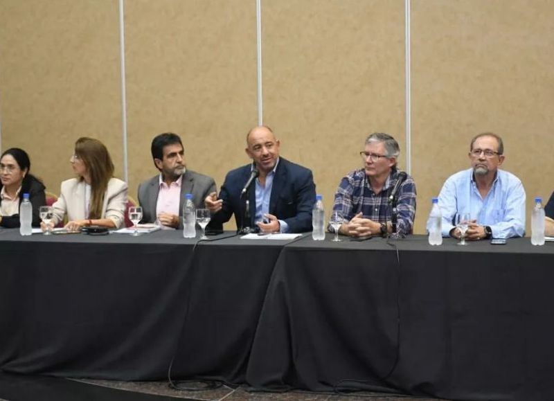 El Gobierno provincial inició el análisis del presupuesto 2026 con diputados