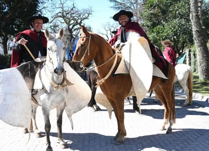 VIDEO | El gobernador Gustavo Sáenz celebró la fiesta de San Lorenzo Mártir con desfile y música