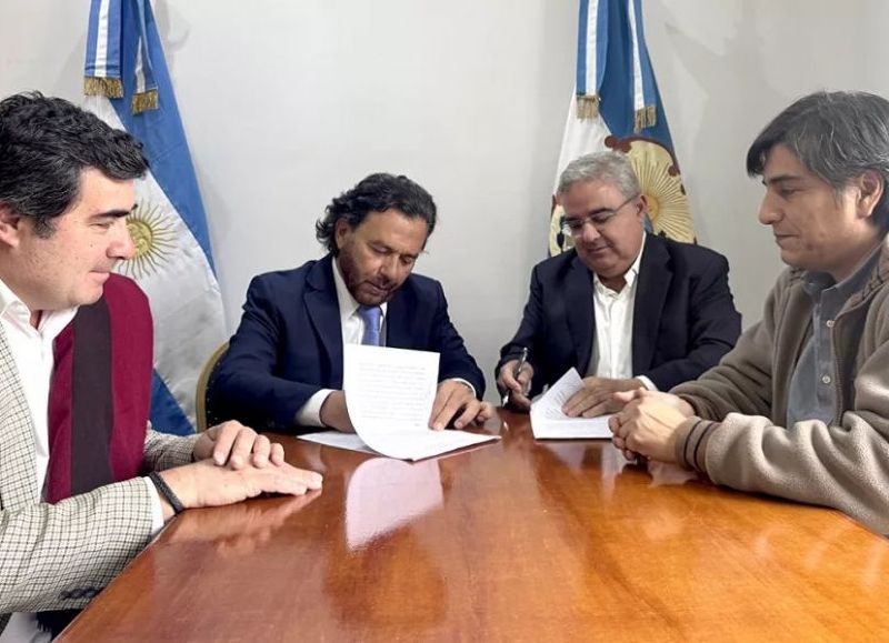 Sáenz firmó acuerdos claves para el proyecto minero Diablillos-Plata