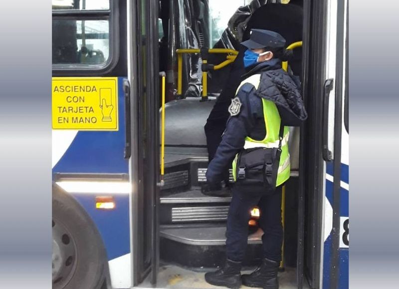 Coronavirus: 300 personas fueron infraccionadas en el colectivo y 90 por no usar barbijo