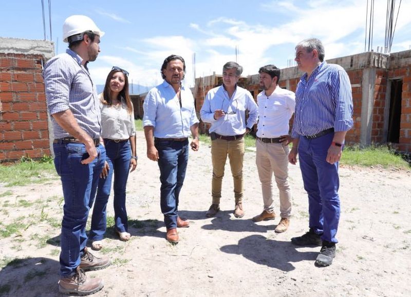 Gustavo Sáenz anunció la construcción de casas en Rosario de Lerma