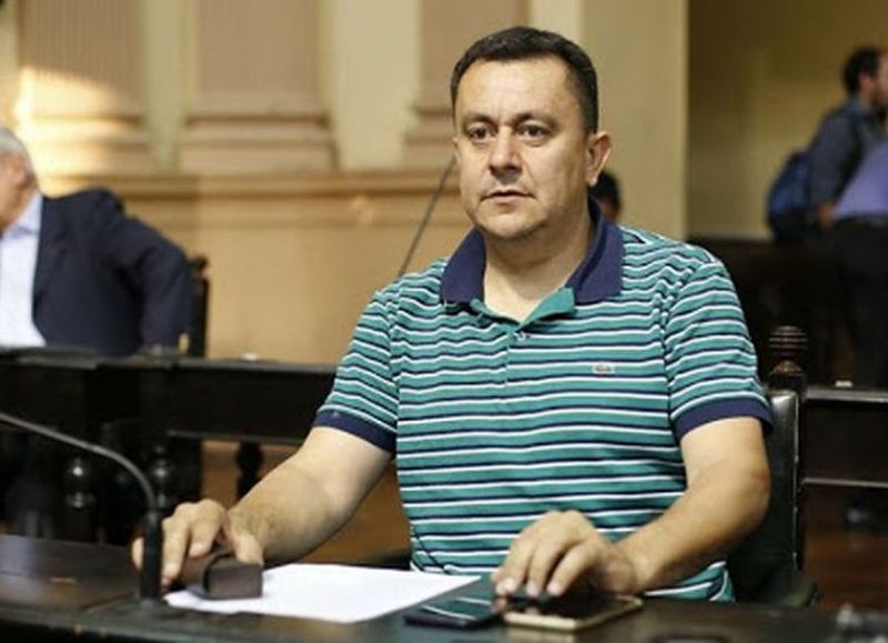 El legislador Daniel D´Auria, pidió suspender tres obras para comprar tierras y urbanizarlas