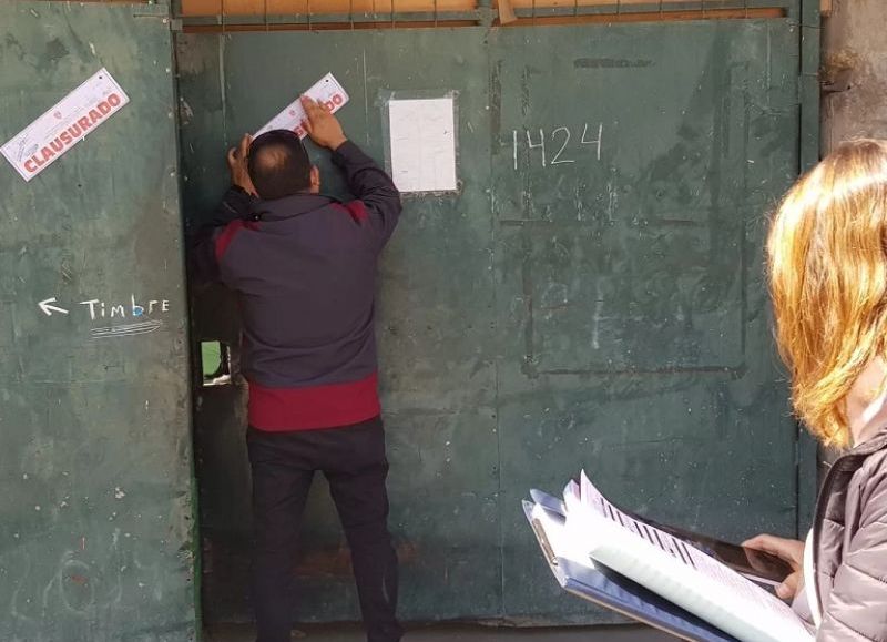 Clausuran fábrica de papas fritas por incumplimiento a la normativa municipal