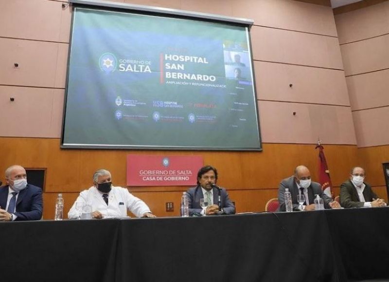 Sáenz: "Estamos trabajando para hacer del San Bernardo el hospital referente del NOA y NEA"