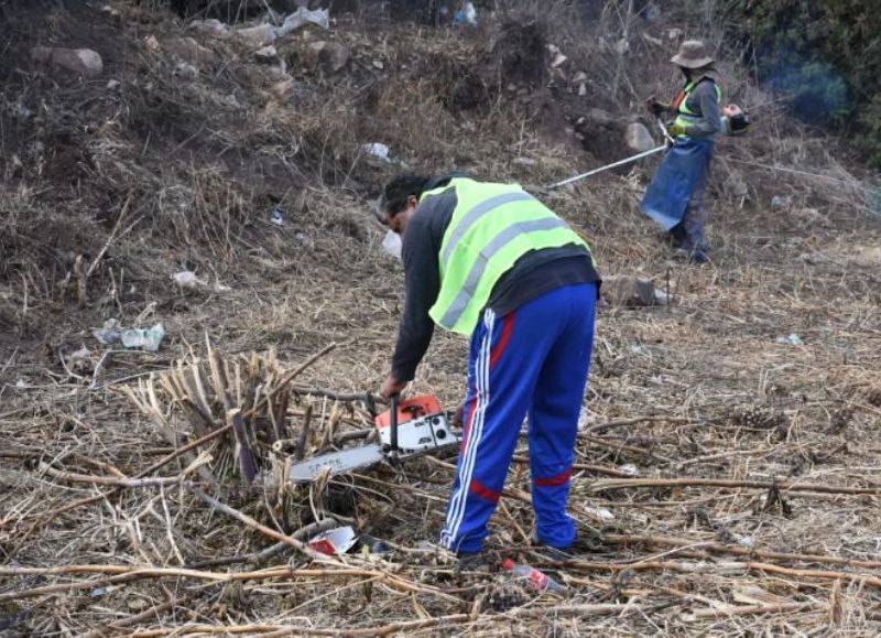 Amplio operativo de retiro de microbasurales en la Circunvalación Este