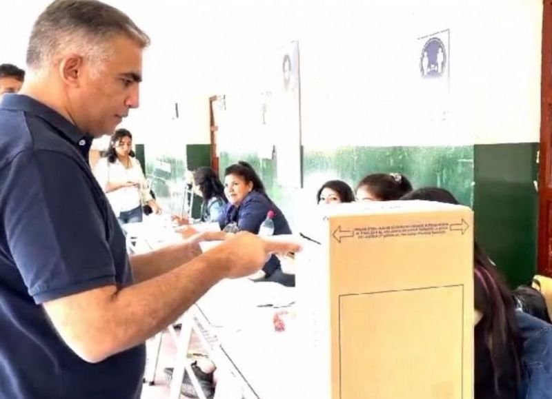 #Elecciones2023: casi desapercibido, votó el diputado nacional Miguel Nanni