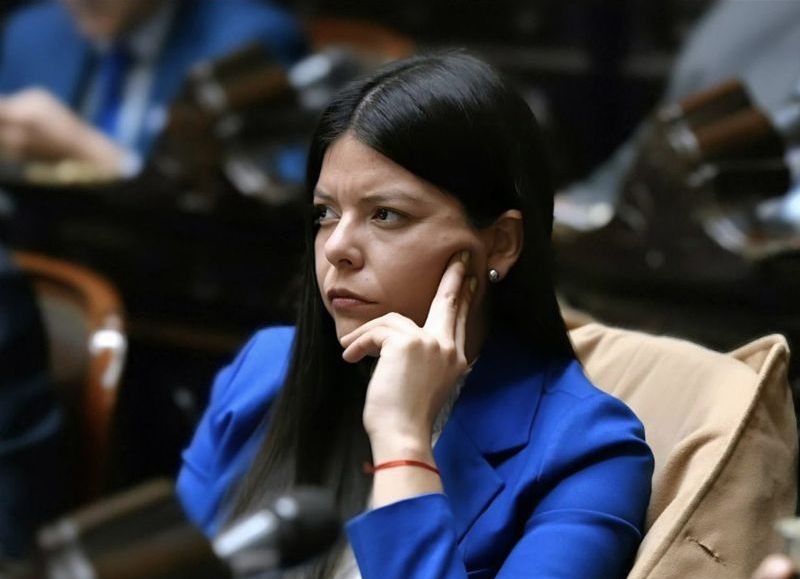 El carísimo hobby de María Emilia Orozco: fabricar medios para que la aplaudan