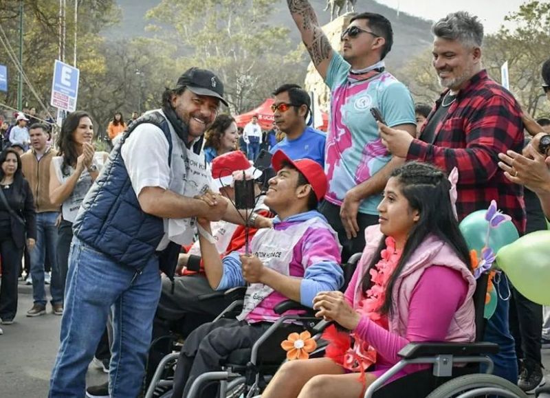 Sáenz acompañó la maratón de Hirpace y destacó la solidaridad del pueblo salteño