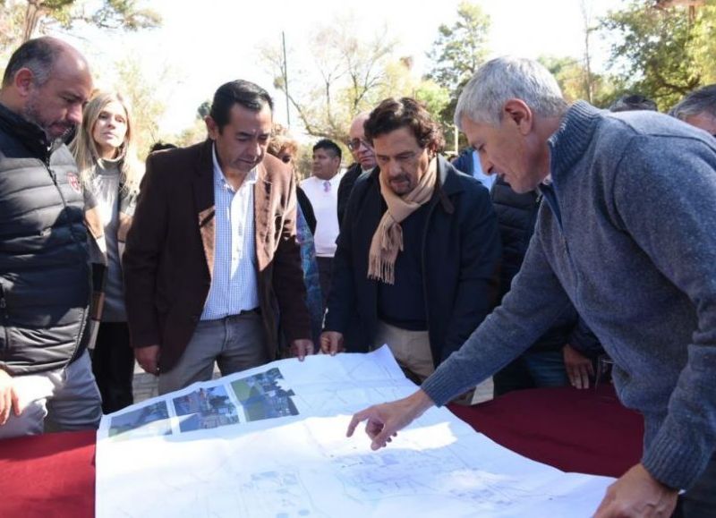 Sáenz supervisó el inicio de obras en el Dique Cabra Corral