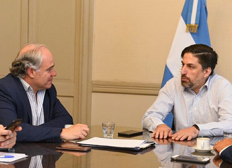 Solo para la foto: alrededor de 250 empleados de programas educativos no cobran desde octubre