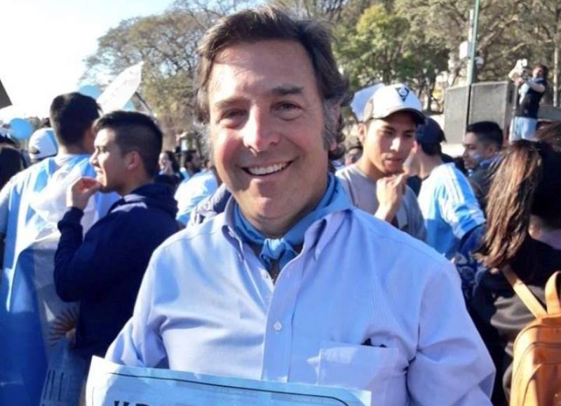 Un grupo de padres convoca a un "Cacerolazo" en defensa del diputado Andrés Suriani