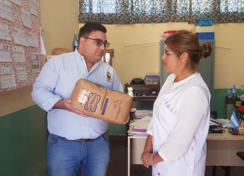 Ante la falta de la Copa de Leche, un empresario se acercó con donaciones a una escuelita de Güemes