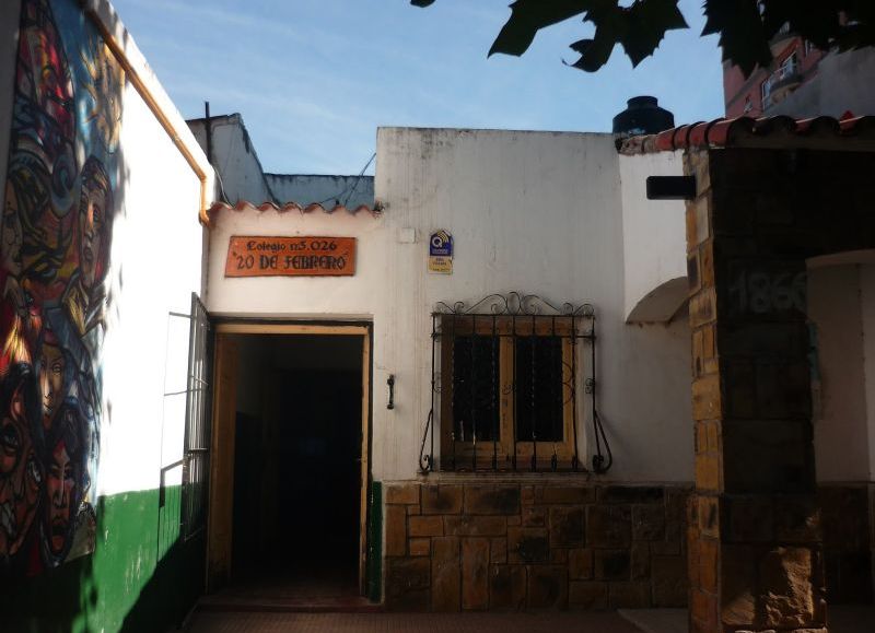 Directora desmiente que quieran echar a un alumno por ser gay,  sino por su mal comportamiento