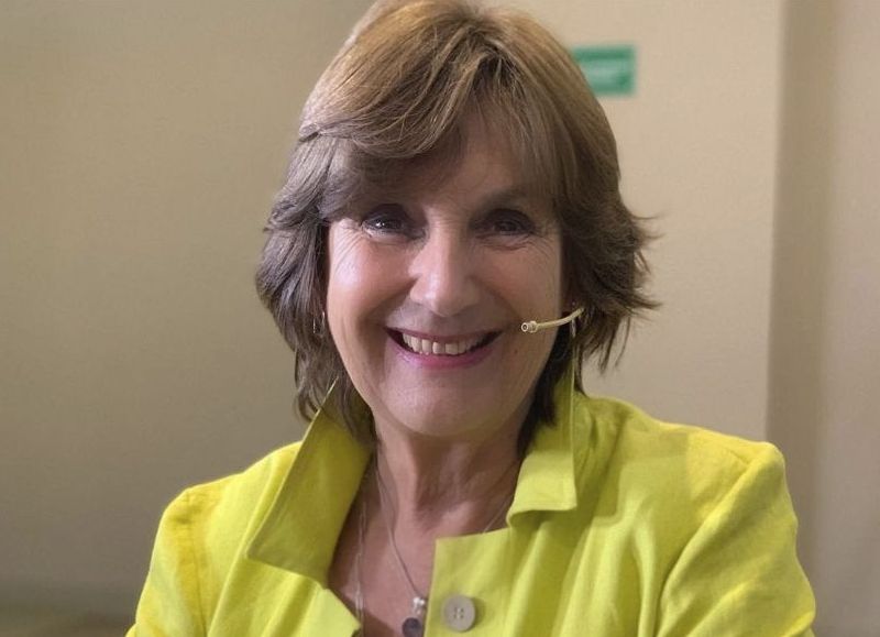 Se te cayó media cara, Vicky