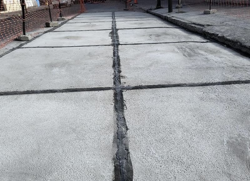 Obispo Romero cerrada al tránsito por bacheo con hormigón