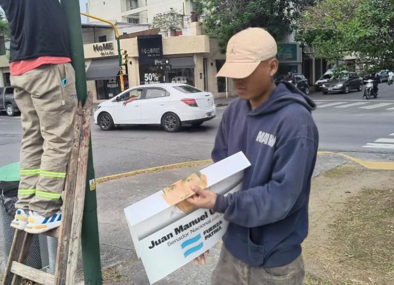 La Municipalidad inició operativo de limpieza de cartelería política